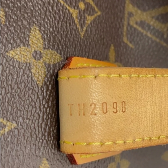 Authentic Louis Vuitton Broadway - Picture 15 of 16